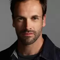 Jonny Lee Miller